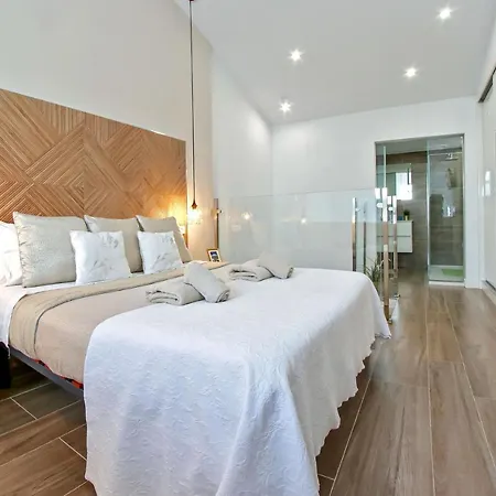 Amazing Maisonette With A Sea View And A Pool Access *