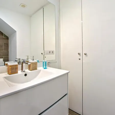 Amazing Maisonette With A Sea View And A Pool Access *