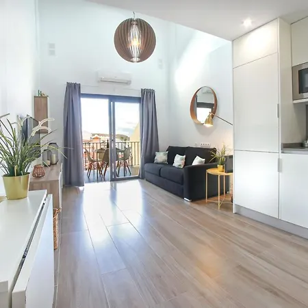 Апартаменты Amazing Maisonette With A Sea View And A Pool Access *