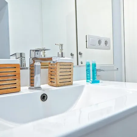 Amazing Maisonette With A Sea View And A Pool Access Лос Кристианос